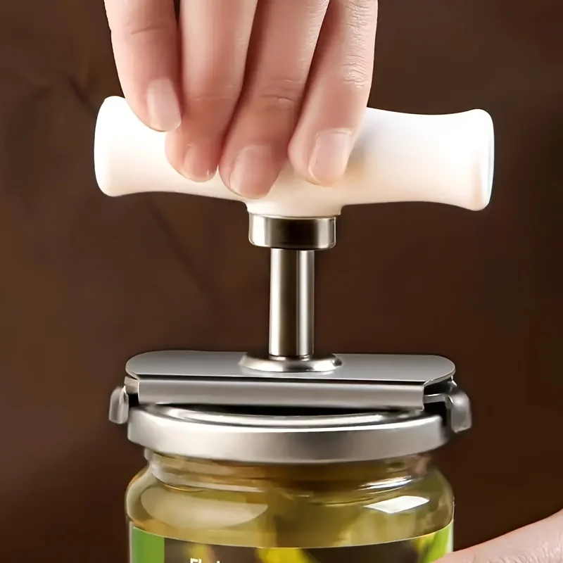 Ouvre-bouteille ergonomique 5-en-1 avec poignée large posé sur un plan de travail